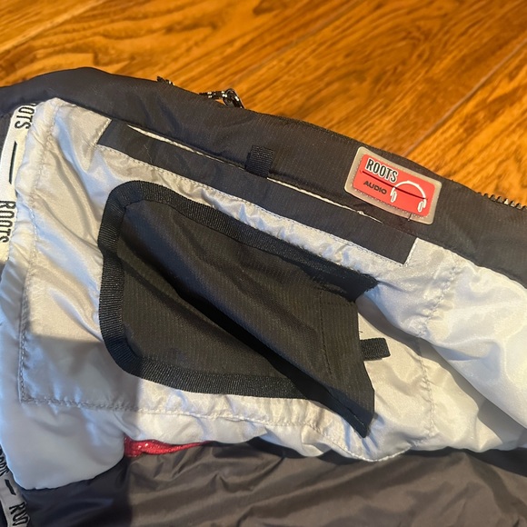 Roots Canada Black and Pink Ski Jacket, Woman’s size small. - Picture 6 of 6